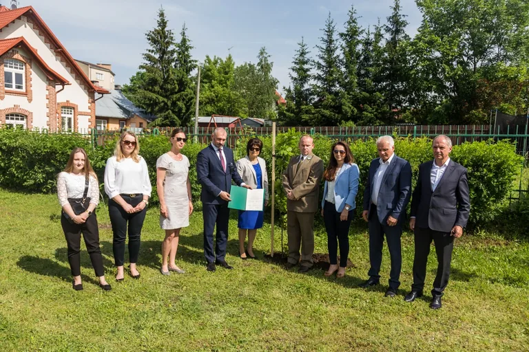 Aleja Dębów powstała na terenie "Ekonomika" (zdjęcia)
