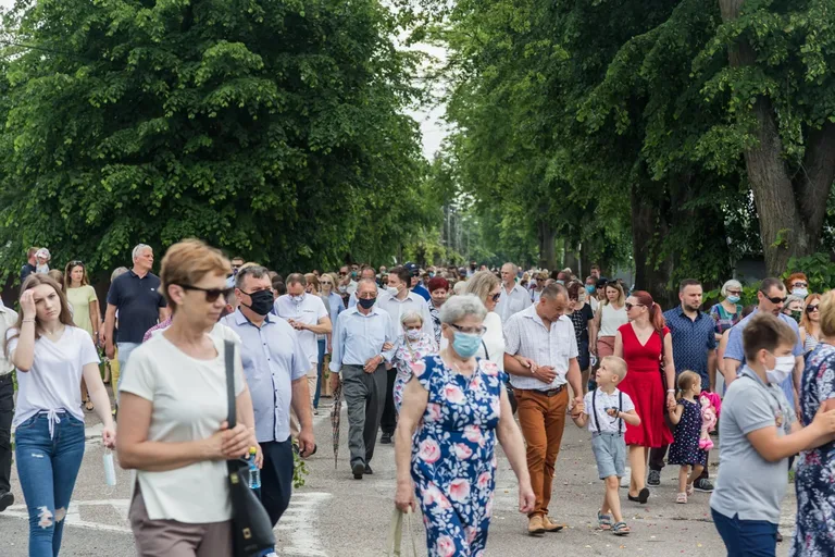 Procesje Bożego Ciała przeszły ulicami miasta (zdjęcia, wideo)