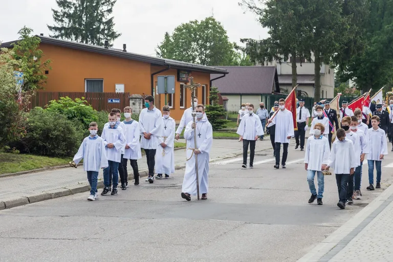 Procesje Bożego Ciała przeszły ulicami miasta (zdjęcia, wideo)