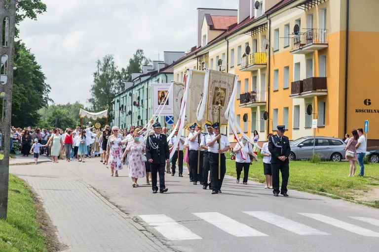 Procesje Bożego Ciała przeszły ulicami miasta (zdjęcia, wideo)