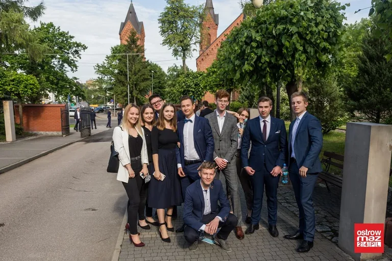 Ostrowscy maturzyści przystąpili do egzaminu dojrzałości (zdjęcia)