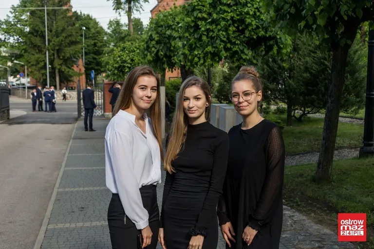 Ostrowscy maturzyści przystąpili do egzaminu dojrzałości (zdjęcia)