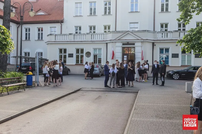 Ostrowscy maturzyści przystąpili do egzaminu dojrzałości (zdjęcia)