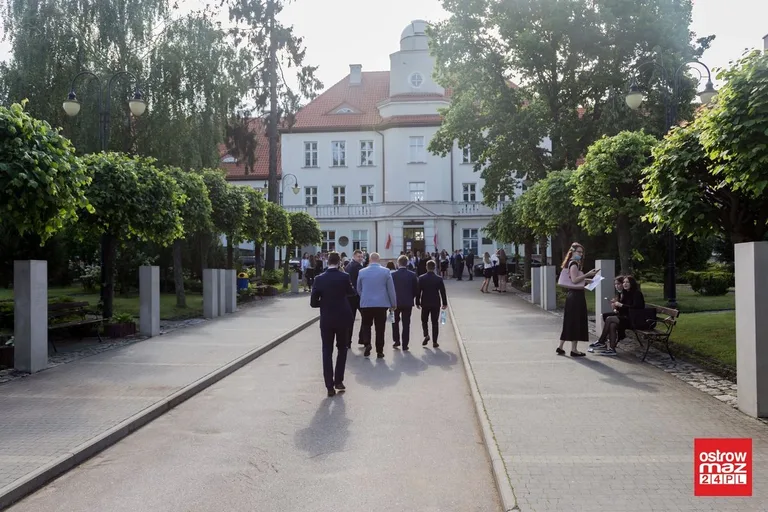 Ostrowscy maturzyści przystąpili do egzaminu dojrzałości (zdjęcia)