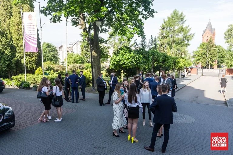 Ostrowscy maturzyści przystąpili do egzaminu dojrzałości (zdjęcia)