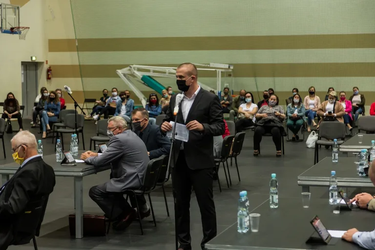 Mniejsze godziny pracy ostrowskich przedszkoli? Burzliwa sesja rady miasta (zdjęcia, wideo)