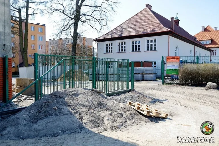 Remont elewacji budynku  MOSiR przy ulicy Warchalskiego 