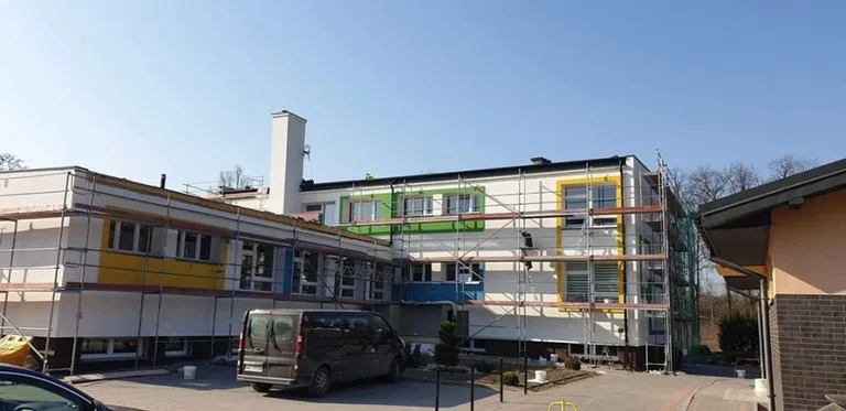 Budynek "czwórki" poddany jest termomodernizacji (zdjęcia)