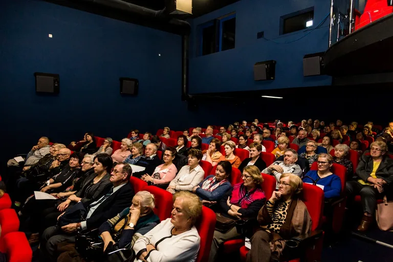 O bezpieczeństwie seniorów w ostrowskim kinie (zdjęcia, wideo)