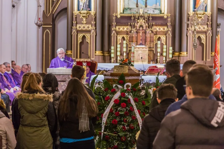 Mieszkańcy Ostrowi Mazowieckiej pożegnali Zygmunta Klepackiego (zdjęcia)