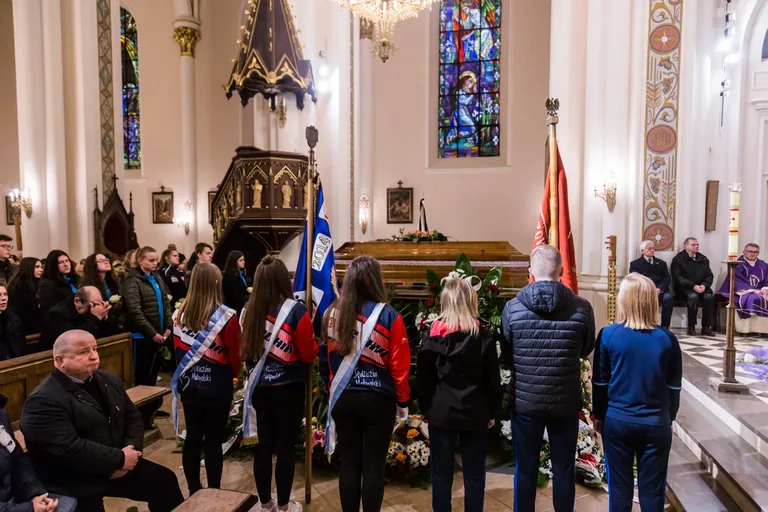 Mieszkańcy Ostrowi Mazowieckiej pożegnali Zygmunta Klepackiego (zdjęcia)