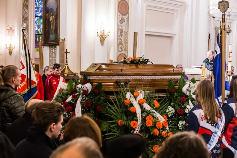 Mieszkańcy Ostrowi Mazowieckiej pożegnali Zygmunta Klepackiego (zdjęcia)
