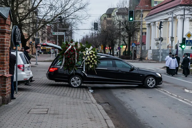 Mieszkańcy Ostrowi Mazowieckiej pożegnali Zygmunta Klepackiego (zdjęcia)