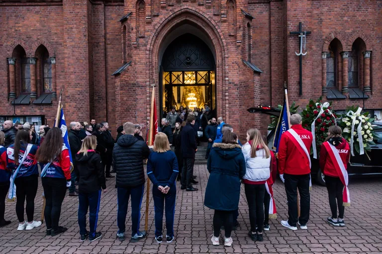 Mieszkańcy Ostrowi Mazowieckiej pożegnali Zygmunta Klepackiego (zdjęcia)