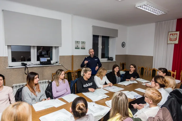 "Bezpieczna Ostrowianka". Kurs samoobrony rozpoczęty (zdjęcia)