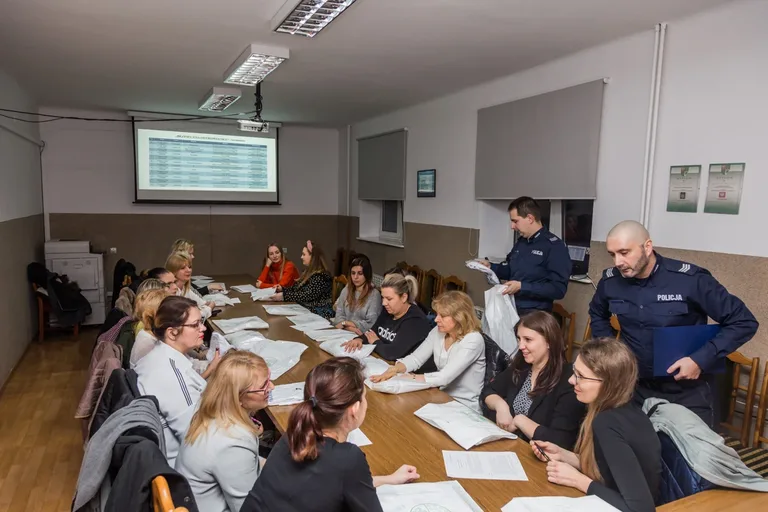 "Bezpieczna Ostrowianka". Kurs samoobrony rozpoczęty (zdjęcia)