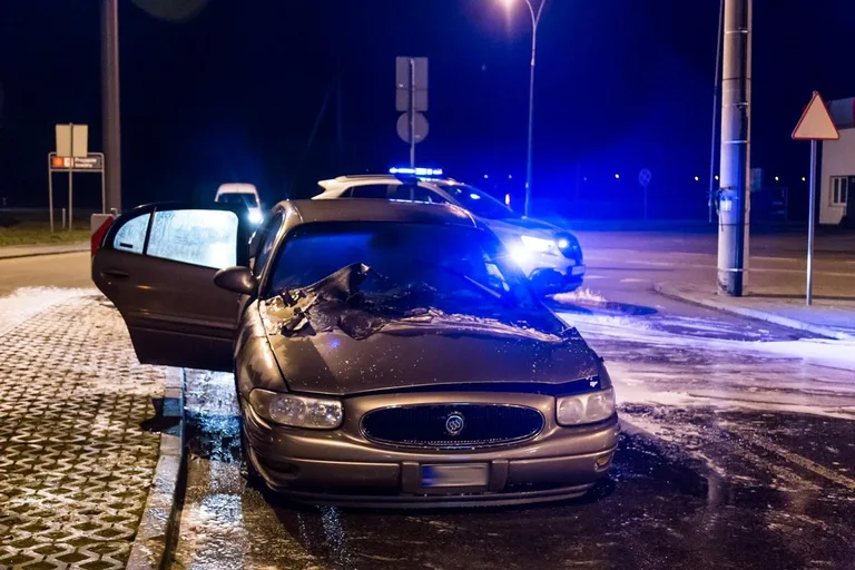 Pożar samochodu przed Kauflandem (zdjęcia)