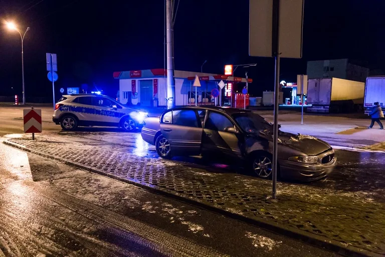 Pożar samochodu przed Kauflandem (zdjęcia)