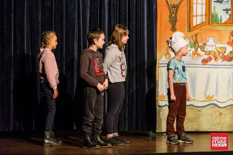 Teatrzyk "Kot w butach" w ostrowskim kinie (zdjęcia, wideo)