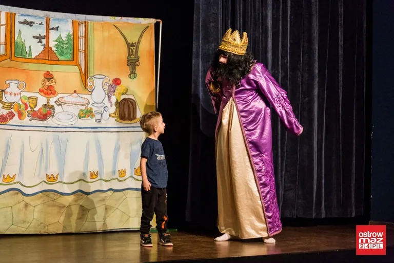 Teatrzyk "Kot w butach" w ostrowskim kinie (zdjęcia, wideo)