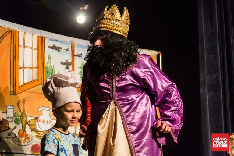 Teatrzyk "Kot w butach" w ostrowskim kinie (zdjęcia, wideo)