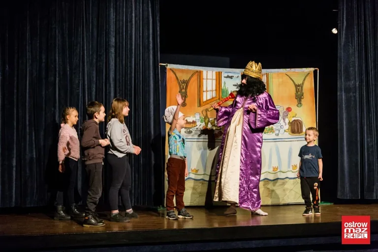 Teatrzyk "Kot w butach" w ostrowskim kinie (zdjęcia, wideo)