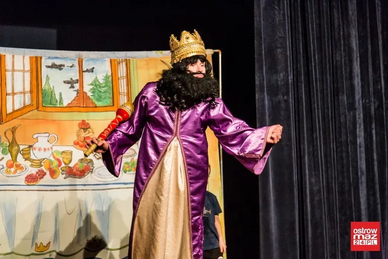 Teatrzyk "Kot w butach" w ostrowskim kinie (zdjęcia, wideo)