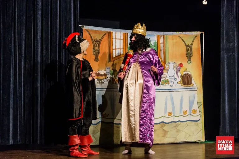Teatrzyk "Kot w butach" w ostrowskim kinie (zdjęcia, wideo)