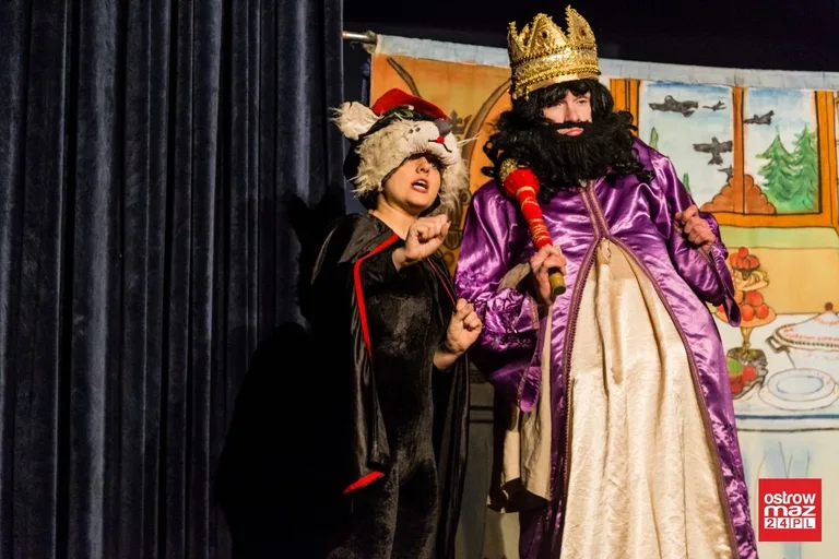 Teatrzyk "Kot w butach" w ostrowskim kinie (zdjęcia, wideo)