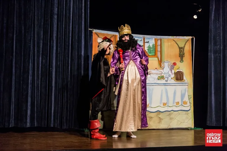 Teatrzyk "Kot w butach" w ostrowskim kinie (zdjęcia, wideo)