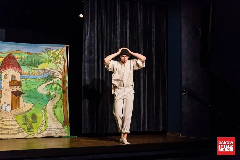 Teatrzyk "Kot w butach" w ostrowskim kinie (zdjęcia, wideo)