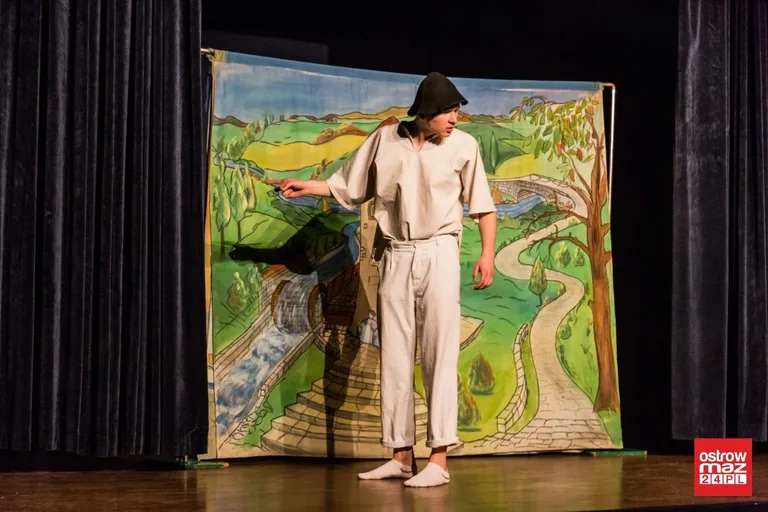 Teatrzyk "Kot w butach" w ostrowskim kinie (zdjęcia, wideo)