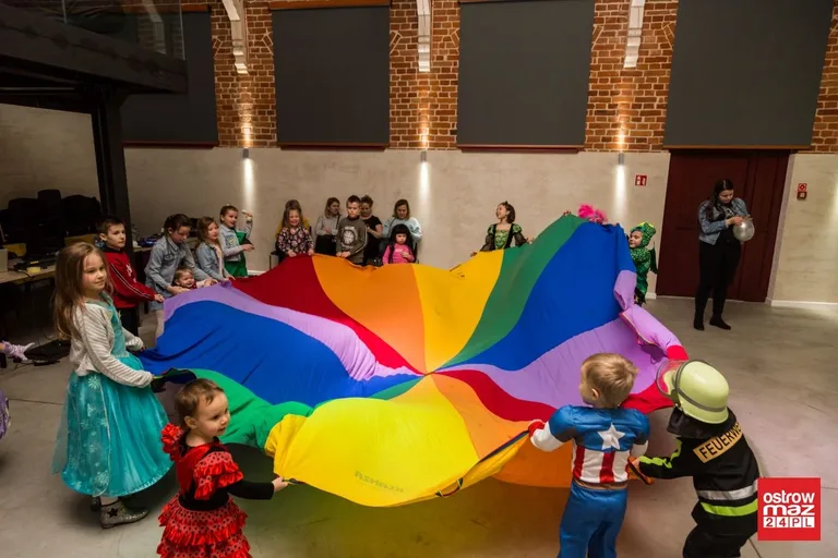 Bal karnawałowy dla dzieci z MDK (zdjęcia, wideo)