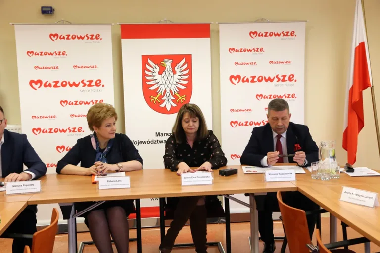 Samorząd Mazowsza uruchomił dziesięć programów wsparcia. Na ich realizację przeznaczy ponad 100 milionów złotych (zdjęcia)
