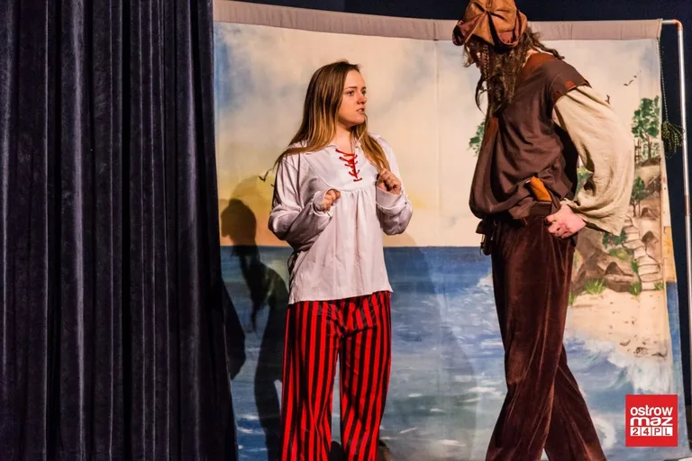 "Piraci i skarb pustyni". Teatrzyk w ostrowskim kinie (zdjęcia, wideo)