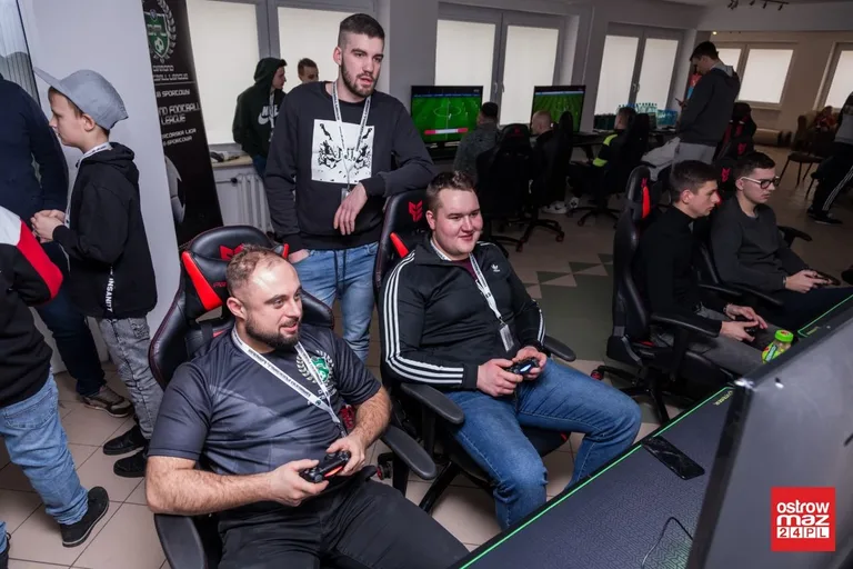 "Koksuzovi13" po raz kolejny niepokonany w turnieju Diamond Football League (zdjęcia)