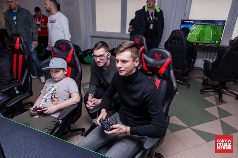 "Koksuzovi13" po raz kolejny niepokonany w turnieju Diamond Football League (zdjęcia)
