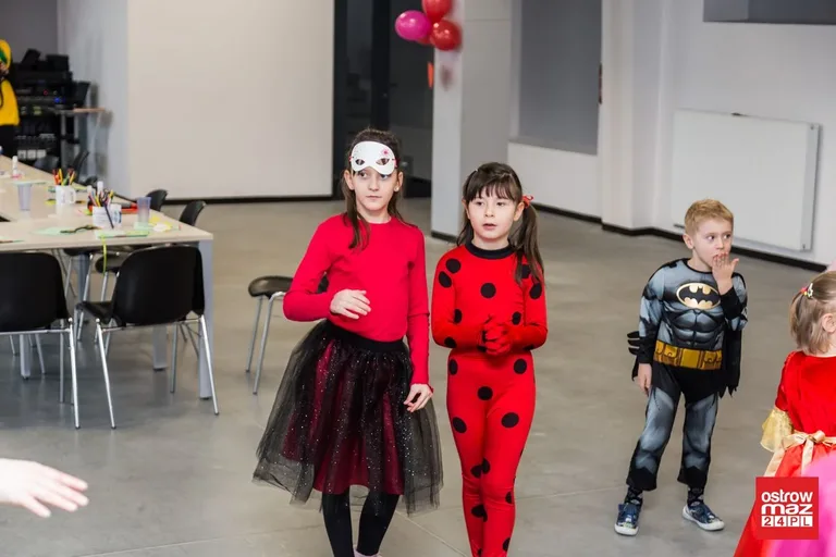 Bal walentynkowy w miejskiej bibliotece (zdjęcia)