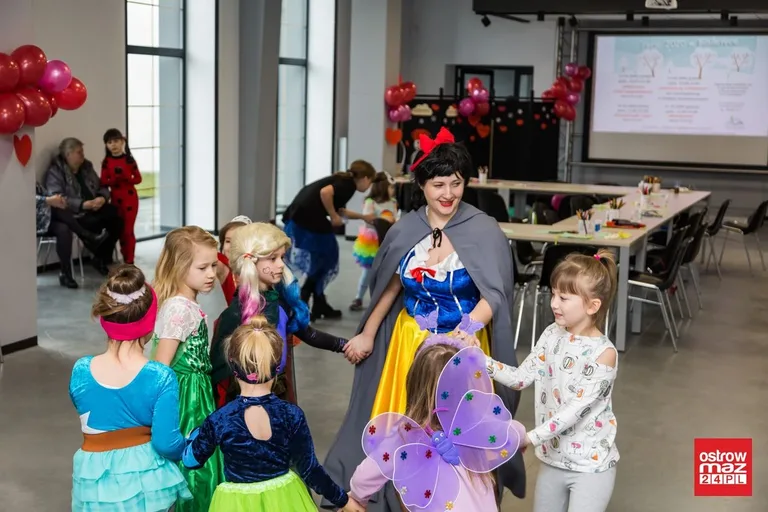 Bal walentynkowy w miejskiej bibliotece (zdjęcia)