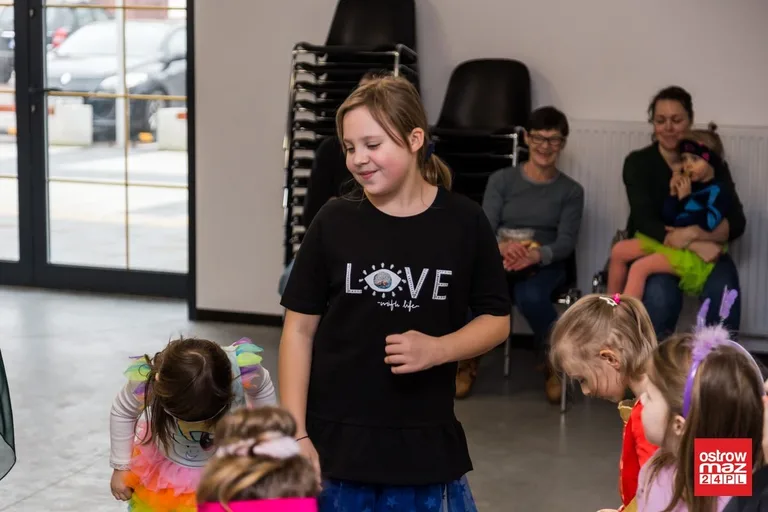 Bal walentynkowy w miejskiej bibliotece (zdjęcia)