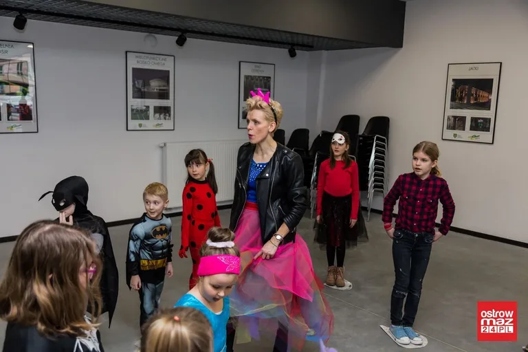 Bal walentynkowy w miejskiej bibliotece (zdjęcia)