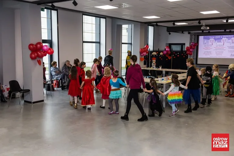 Bal walentynkowy w miejskiej bibliotece (zdjęcia)