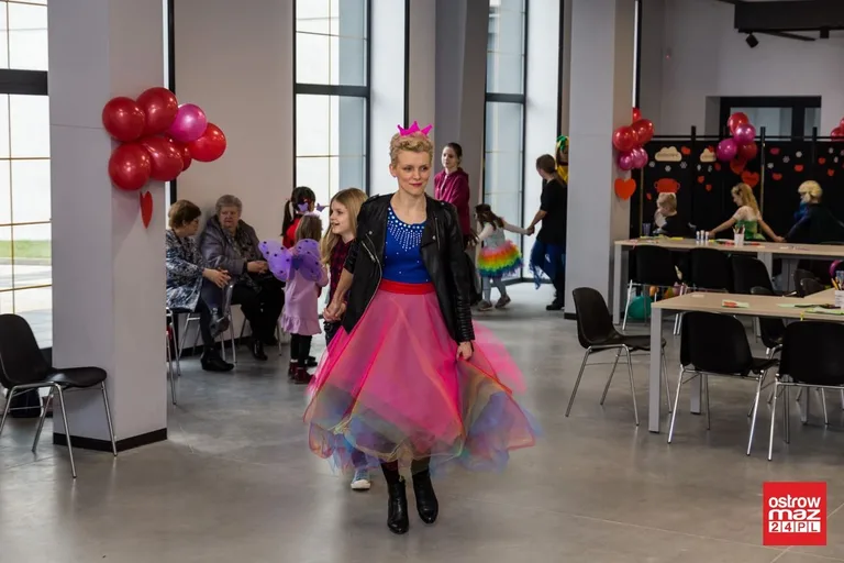 Bal walentynkowy w miejskiej bibliotece (zdjęcia)