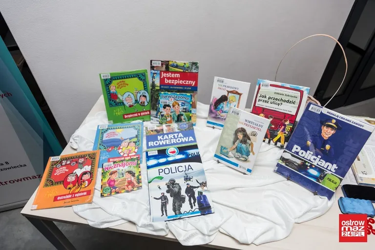 "Biblioteczny alfabet bezpieczeństwa". Zajęcia edukacyjne dla dzieci (zdjęcia)