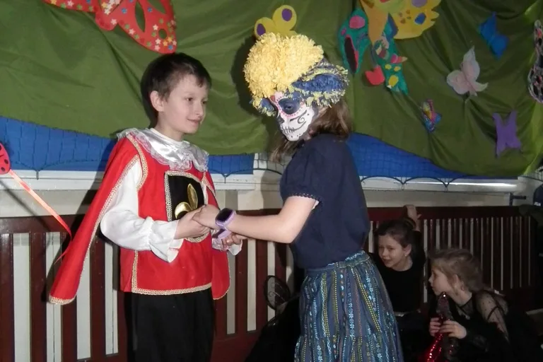 Bal karnawałowy w ostrowskiej "dwójce" (zdjęcia)