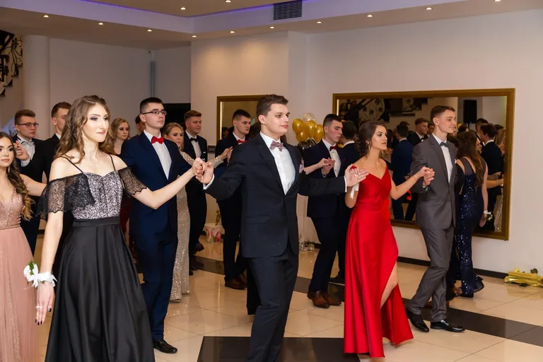 Studniówka uczniów ostrowskiego Kopernika (zdjęcia, wideo)