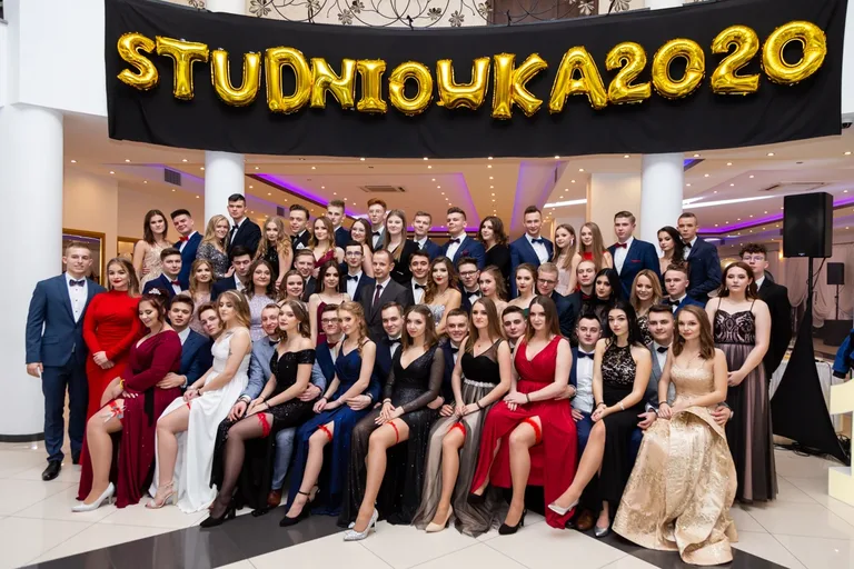 Studniówka uczniów ostrowskiego Kopernika (zdjęcia, wideo)