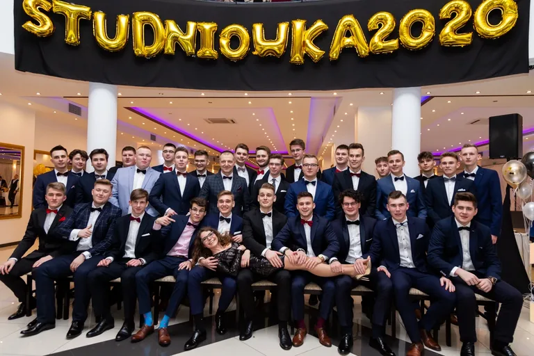 Studniówka uczniów ostrowskiego Kopernika (zdjęcia, wideo)