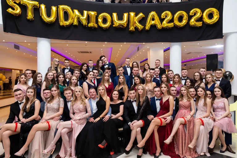 Studniówka uczniów ostrowskiego Kopernika (zdjęcia, wideo)