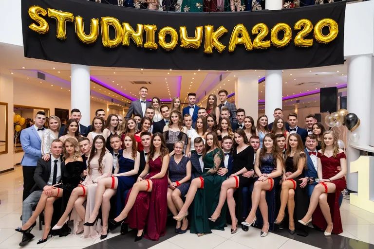 Studniówka uczniów ostrowskiego Kopernika (zdjęcia, wideo)